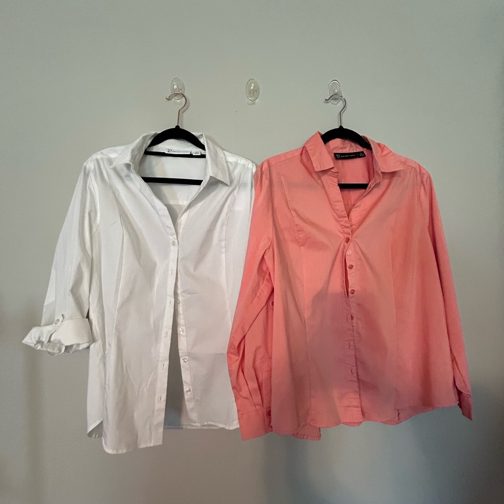 NWOT (2) NY & Co. blouse sz PXL. Peach and white. Princess seams. V style/button